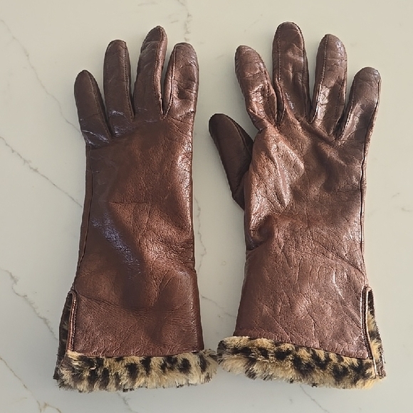 Isotoner Cashmere Lined Brown Leather Gloves with Faux Fur Cuff - Picture 2 of 8